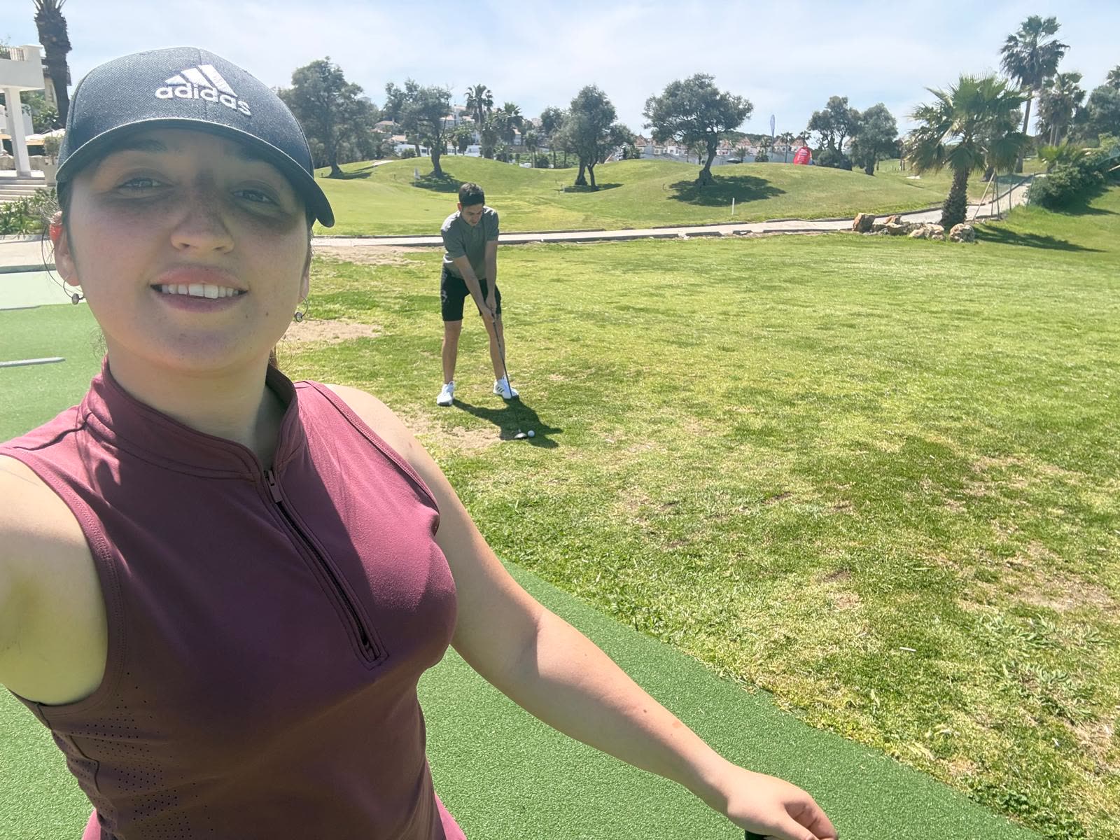 El equipo de CostaSol jugando al golf